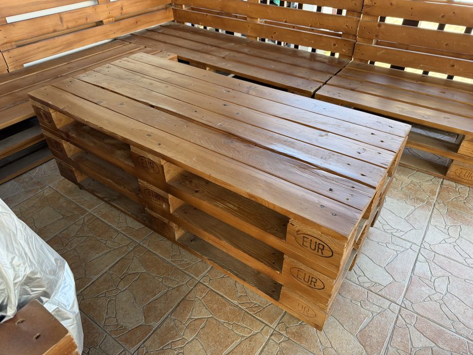 Vand mobila pentru terasa facuta din lemn cu tot cu bureti