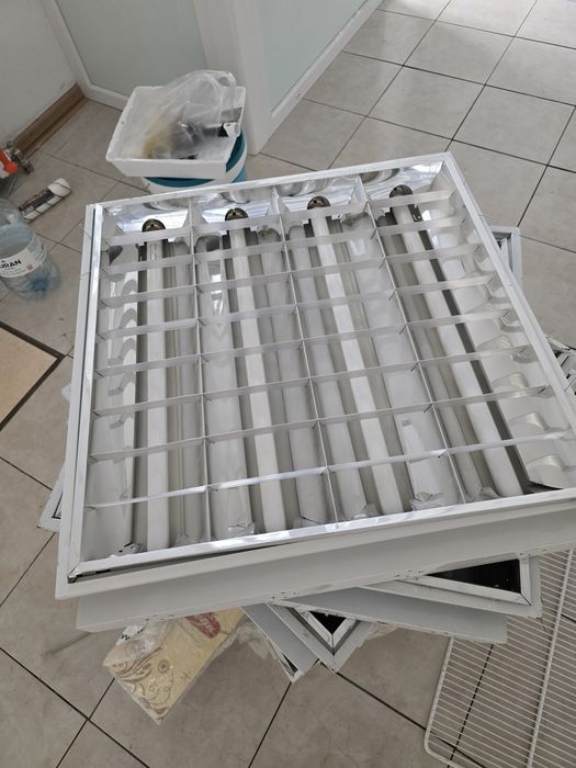 Продам на лом светильники потолочные