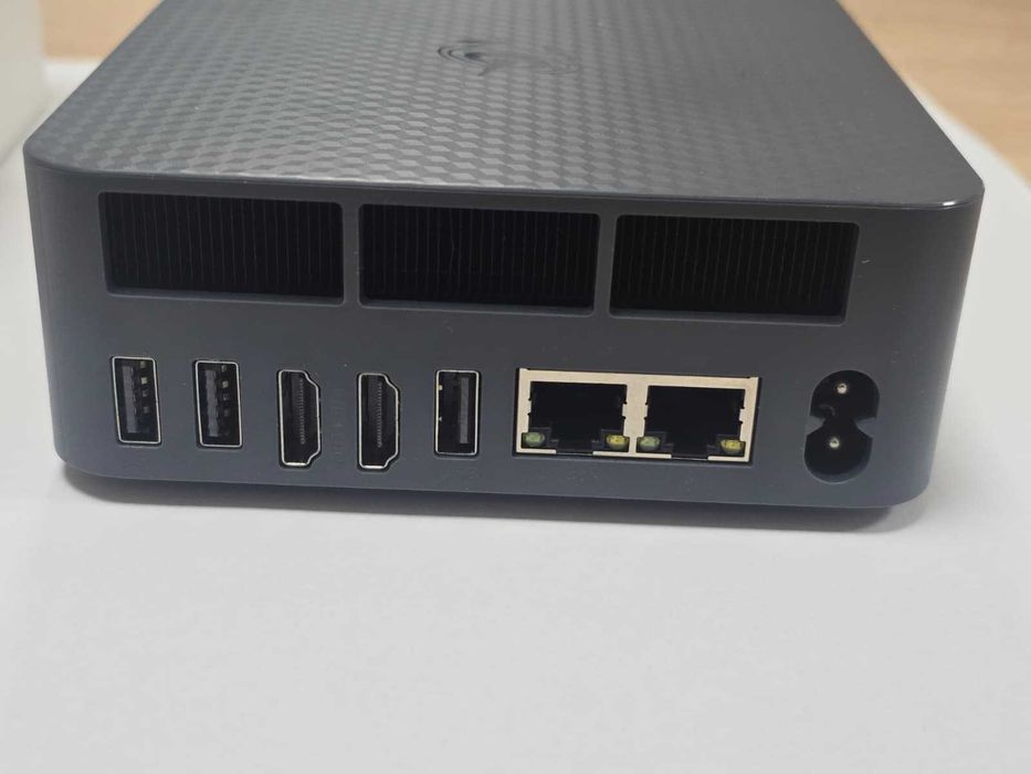 Mini PC Beelink EQR5 AMD Ryzen 7 5825U, 16GB DDR4, 2 x 512Gb SSD, HDMI