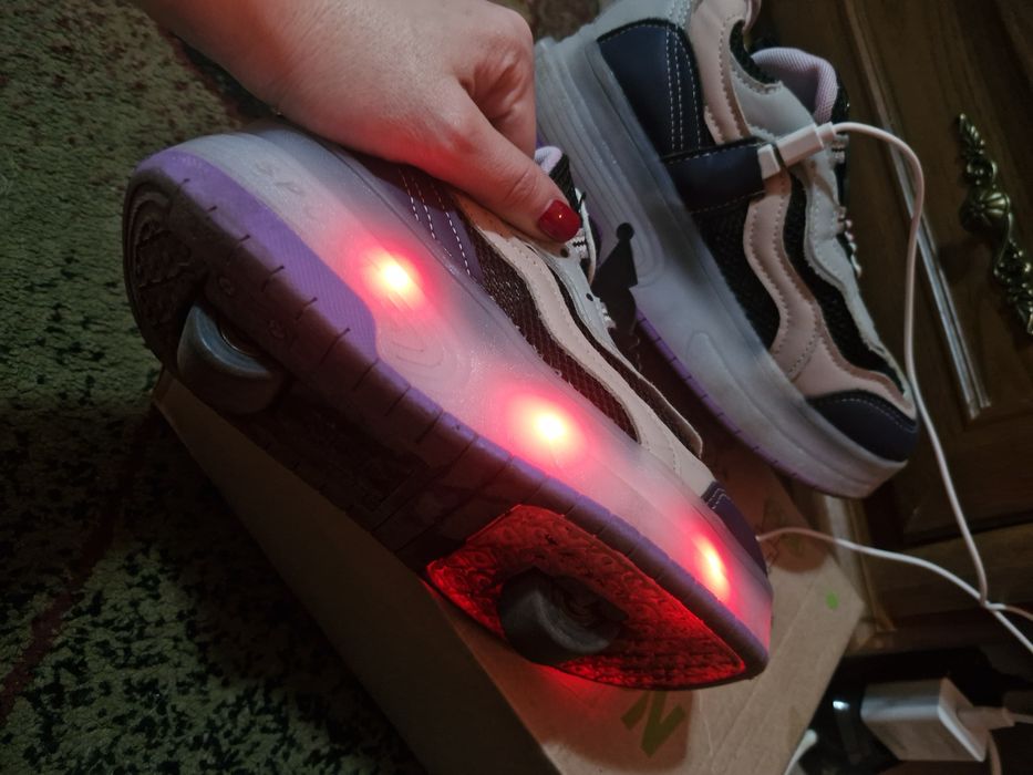 Роликовые кроссовки