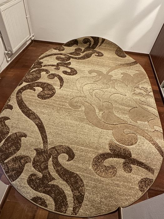 Covor oval in stare foarte buna