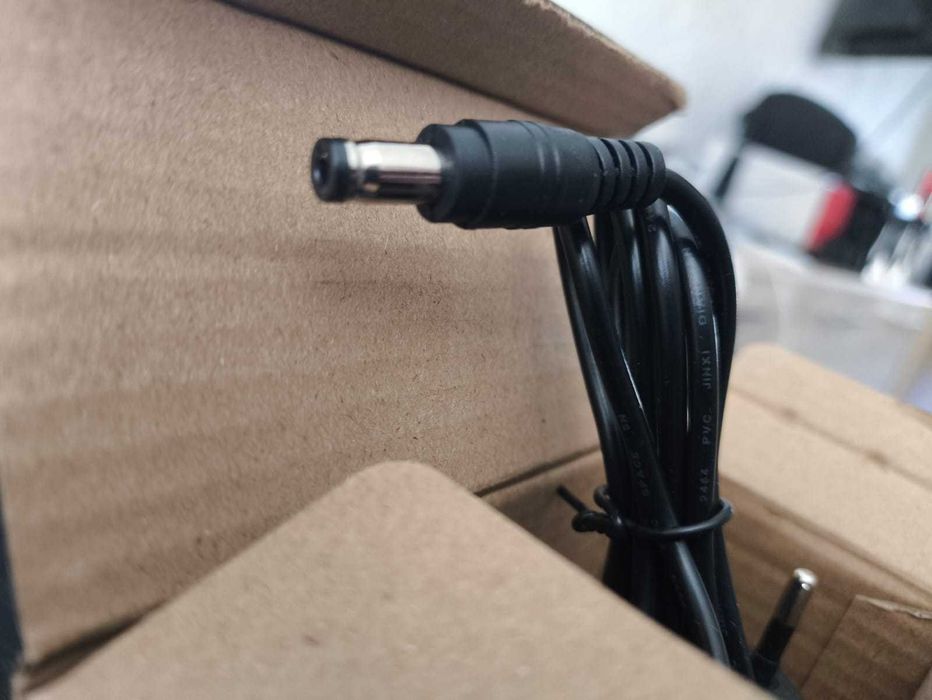 Продам блок питания  12V 3A сетевой адаптер 12В 3А