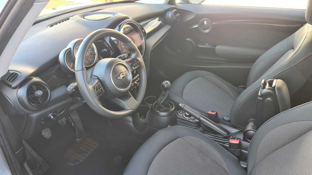MINI COOPER Essential Trim--CAR VERTICAL disponibil