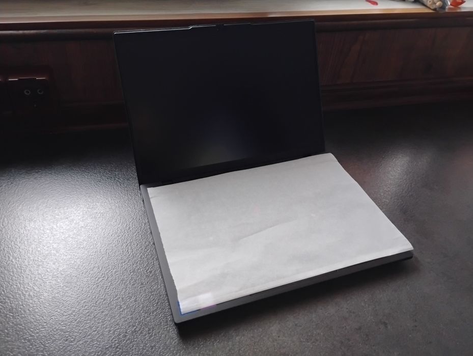 Laptop Lenovo - Intel Ultra 5 - 24GB - LTE - 5G - Arc Xe