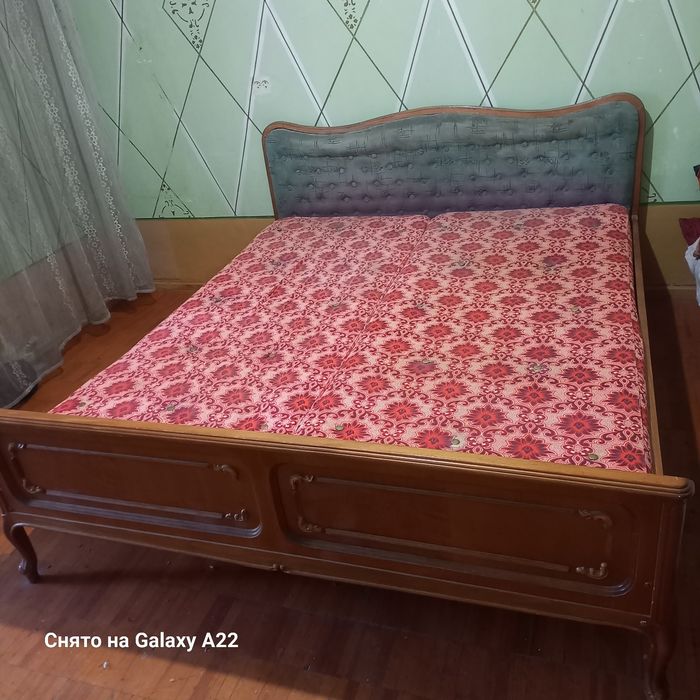 Двуспальная кровать