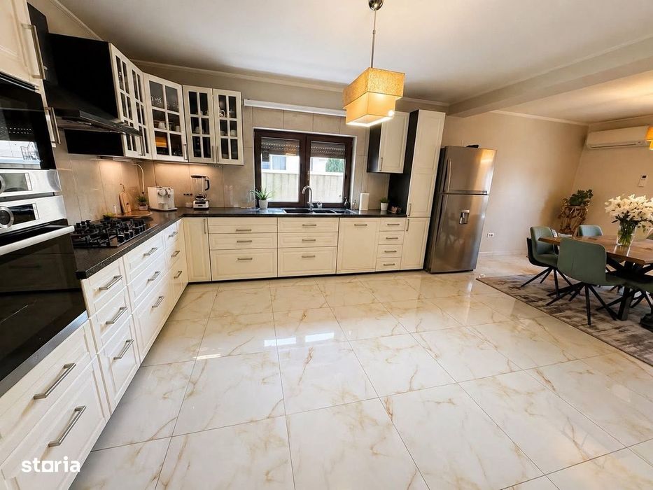DE VANZARE  Casa P+1+M  220 mp utili  Navodari  Str Muzicii