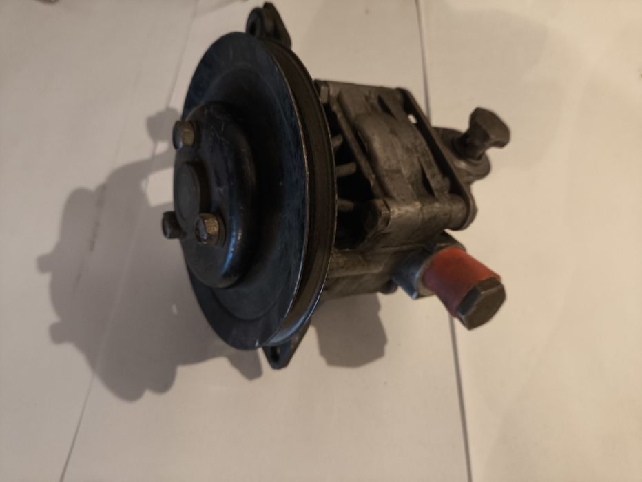 Продам насос ГУР Ауди 100