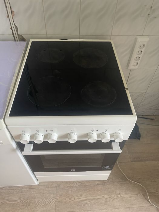 Продам электроплиту