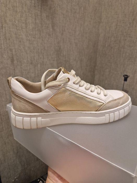 Продам женскую обувь