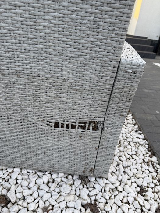 Coltar de exterior cu masa