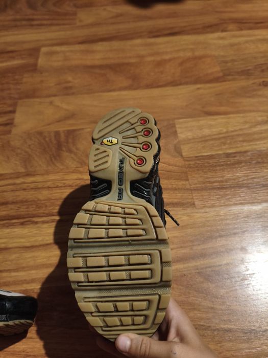 Vănd adidași Nike tn în stare foarte bună.