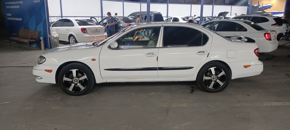 Иномарка Ниссан максима а33