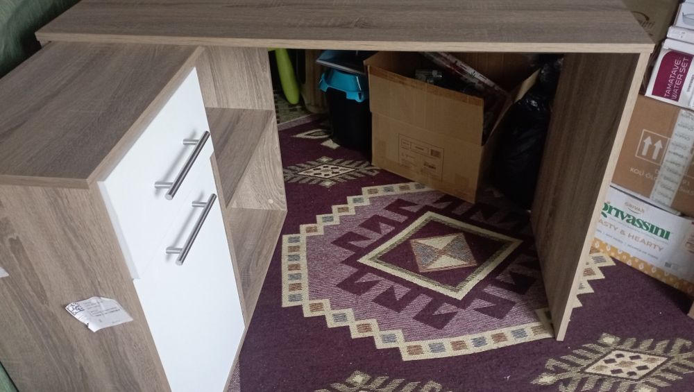 Бюро за офис за дома много запазена е бюрото