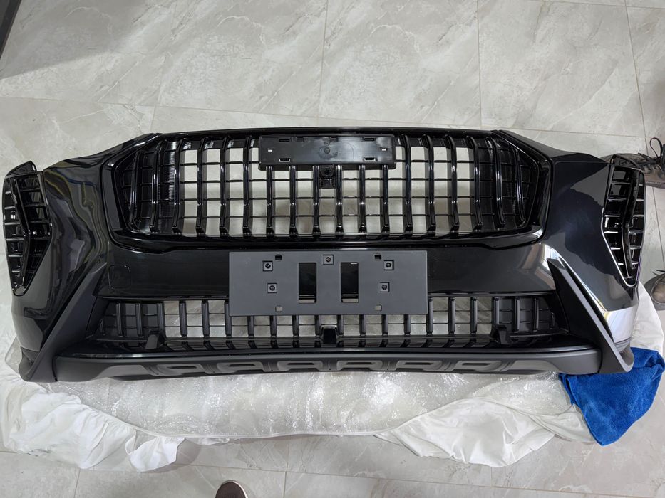 Передний бампер черный Haval Jolion