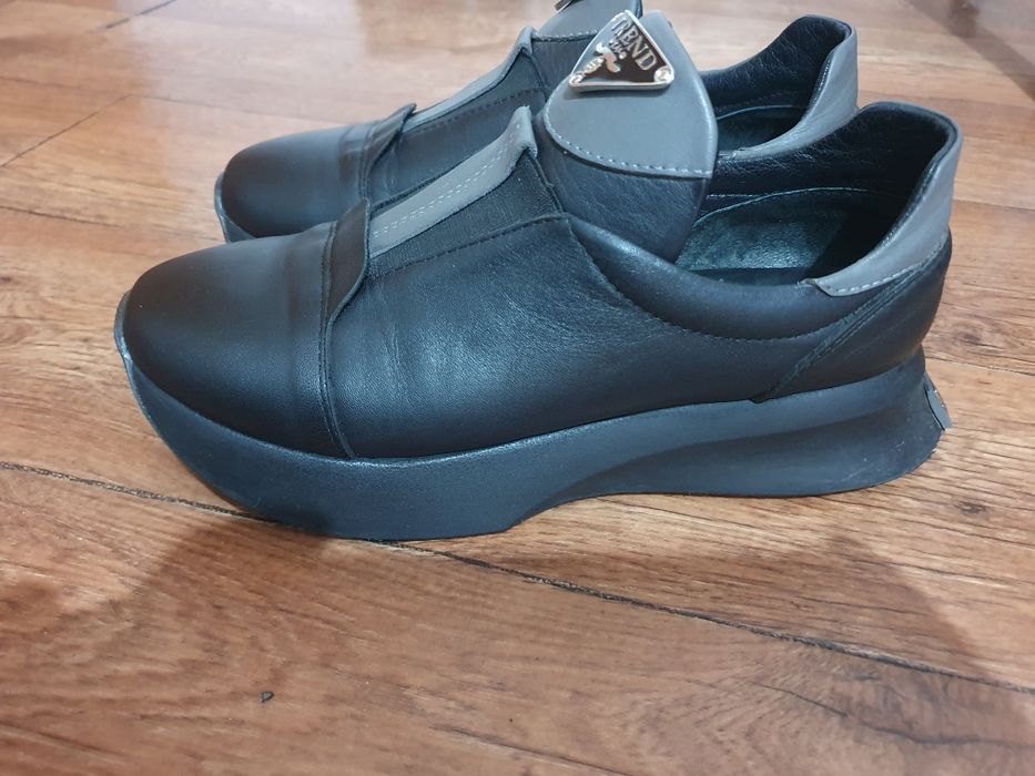 Кожаная женская обувь