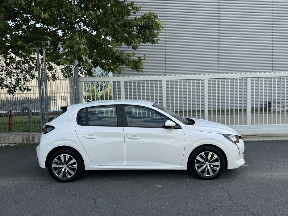 Peugeot 208 2020 1300 km masina este noua