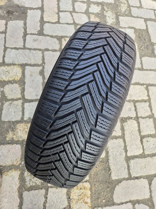 O bucată 205/60 R16 M+S iarnă - una Michelin Goodyear Semperit
