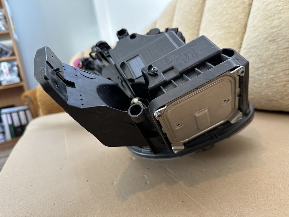 Faruri, Far stanga / Far dreapta Nissan Juke F16 2019-2014