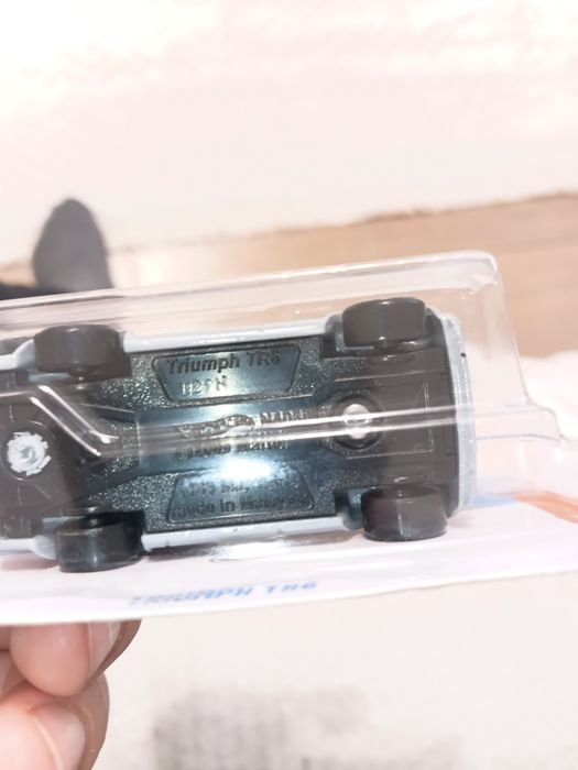 Продам или обменяю TH hot wheels 《triumph tr6》