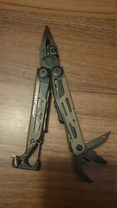 Multitool Leatherman Signal Coyote Tan – Nou în cutie