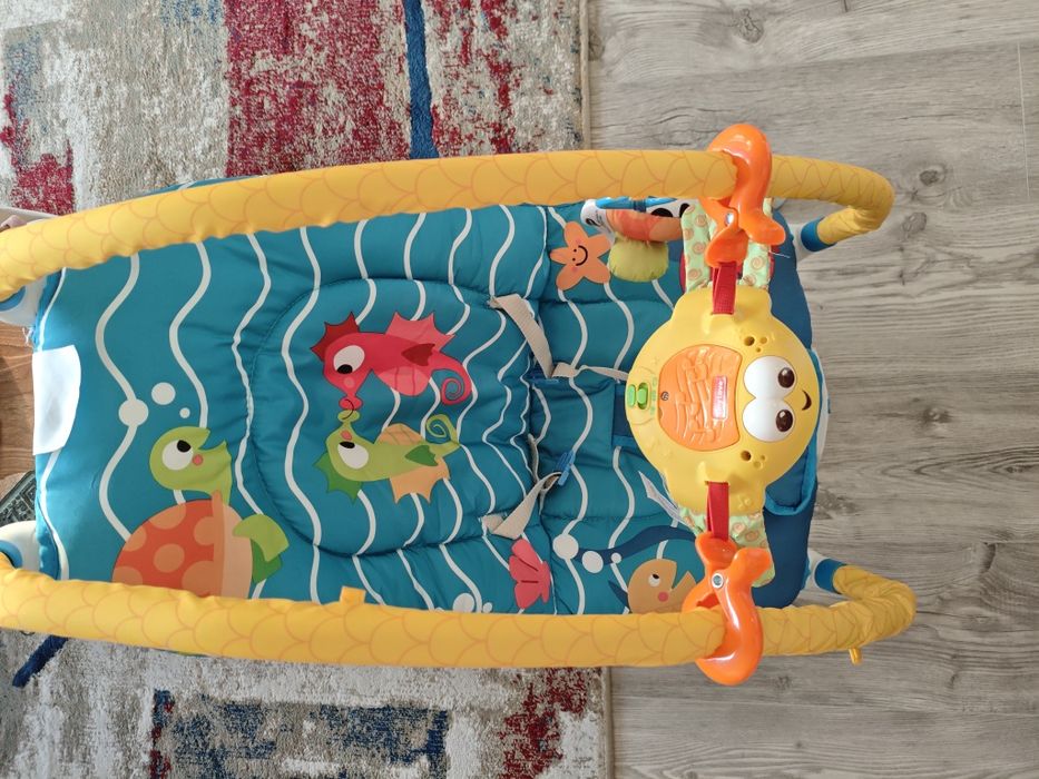 Șezlong bebeluși cu vibratii și 2 pozitii de inclinare