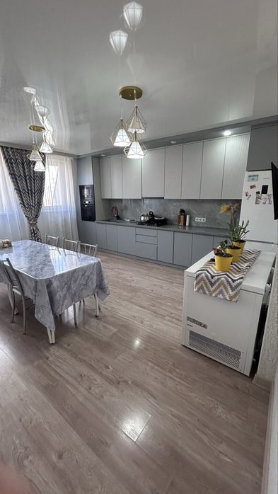 Продаёться 4 комнатная просторная квартира