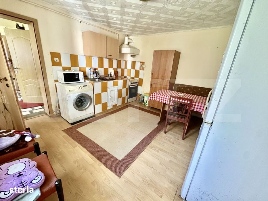 Casa de vanzare 114 mp cu pivnite, anexe si curte mare ,teren 1127 mp,