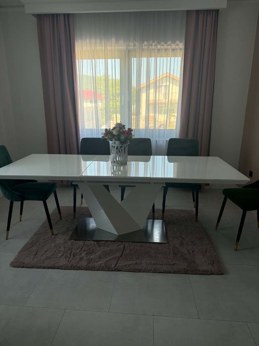 Vand masa living  extensibila cu scaune tapitate