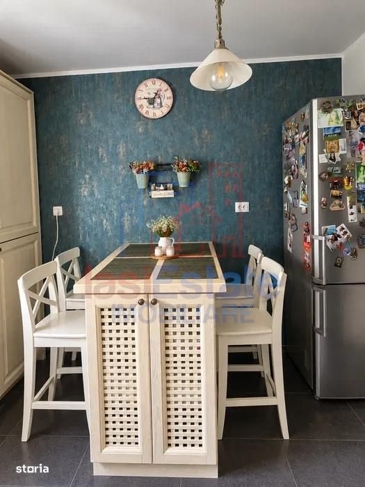 Apartament cu 3 camere zona Podu de Fier