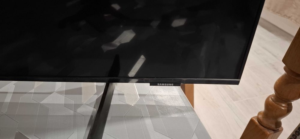 Телевозор Samsung UE50AU8072UXXH