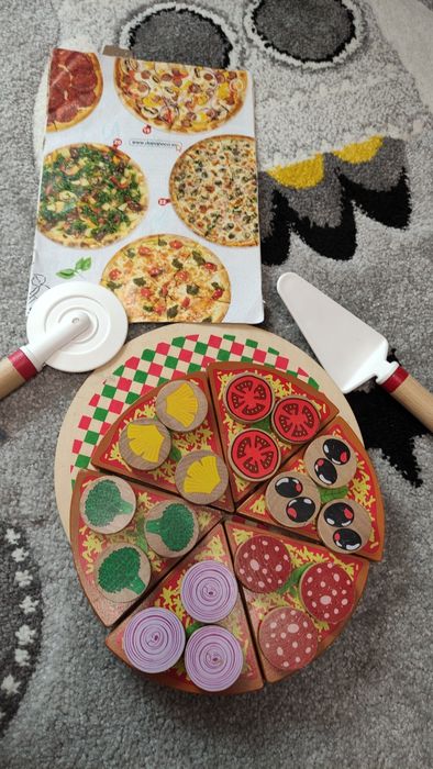 Set pizza 27 piese
Starea foarte buna, nu mai de 29 lei