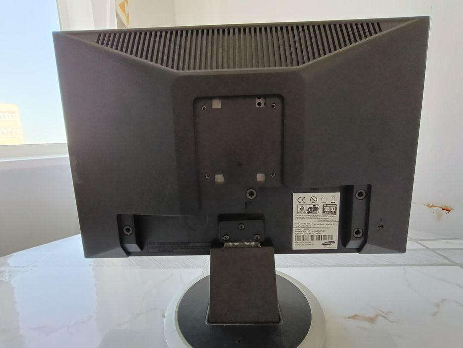 Монитор Самсунг девятнадцать дюймов