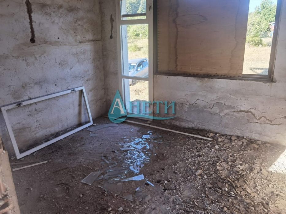 Масивна къща 144м2 с двор 600м2 и гараж 33м2 в с.Подгумер,