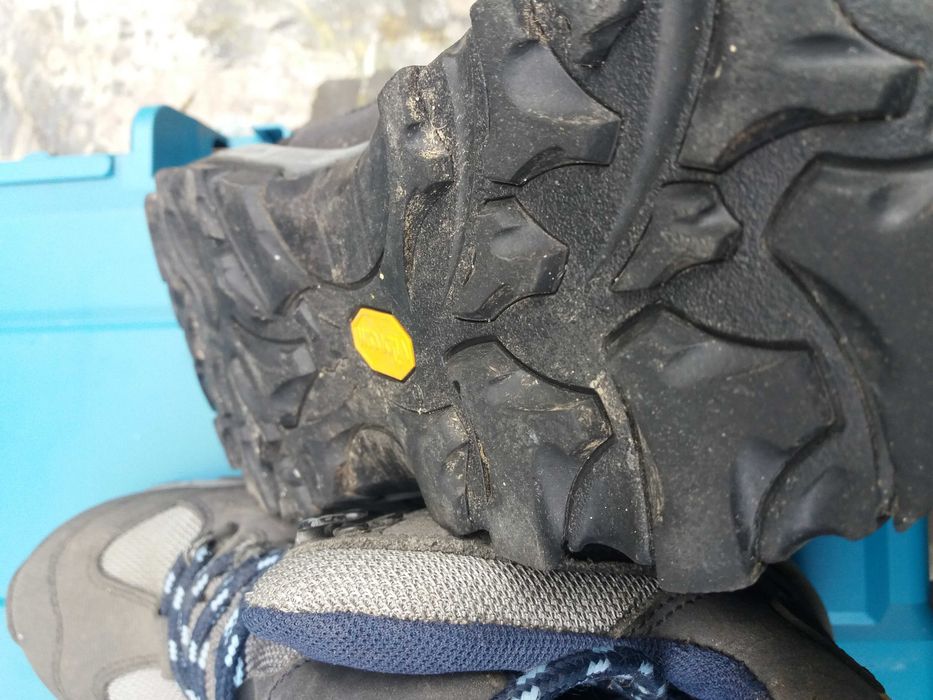bocanci munte izotermi dama nr 37 si o pereche cisme piele gratis