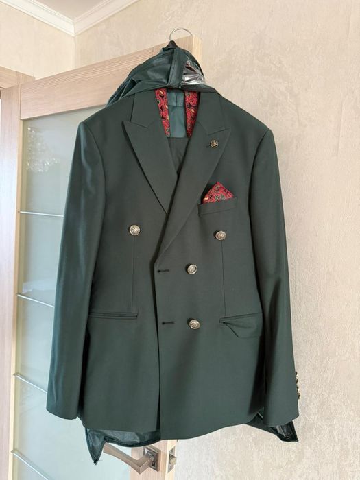 Кастюм , тройка.