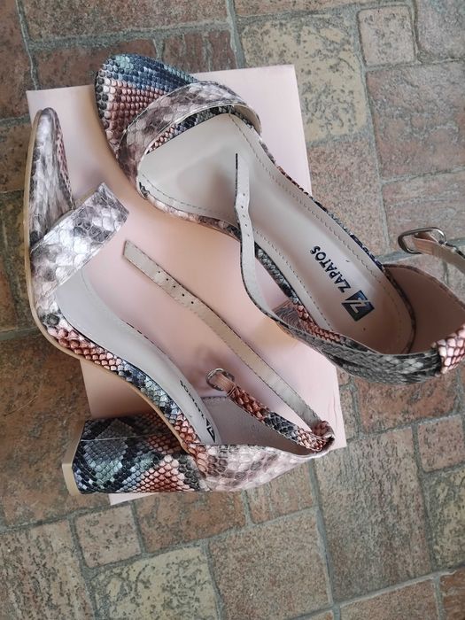 Дамски сандали с ток