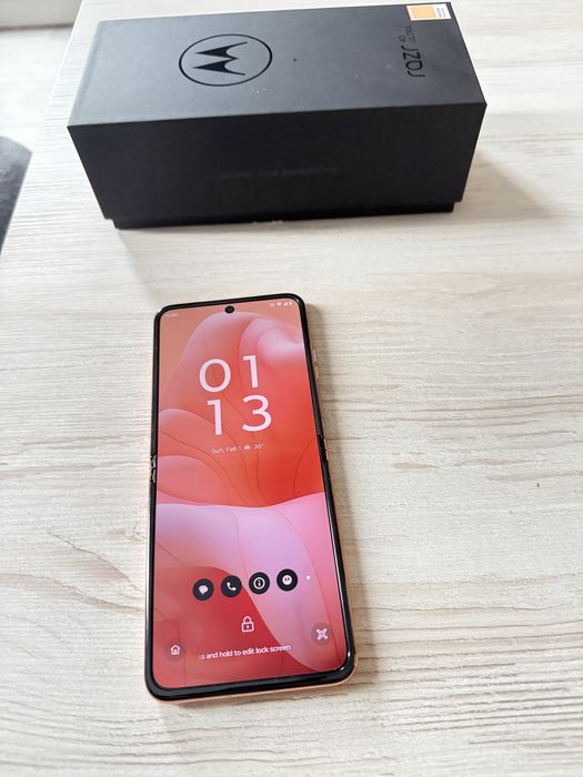 Продавам Motorola Razr 40 Ultra