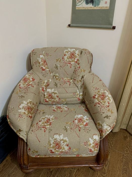 Продается мягкая мебель из натурального дерева