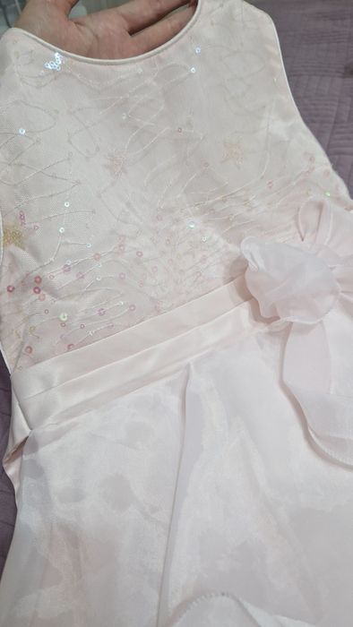 Платье на девочку в пудровом цвете