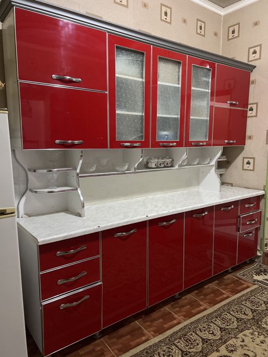 Kuxonniy mebel akriloviy