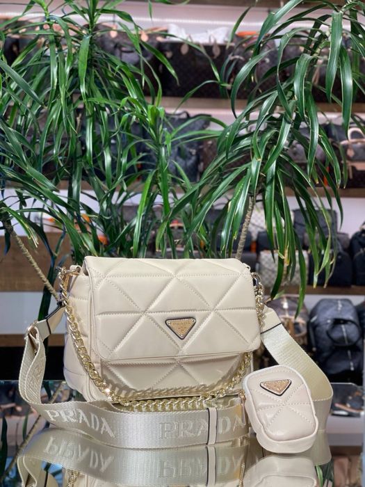 Geanta Prada noua !!! Dimensiuni 24/20 !!!