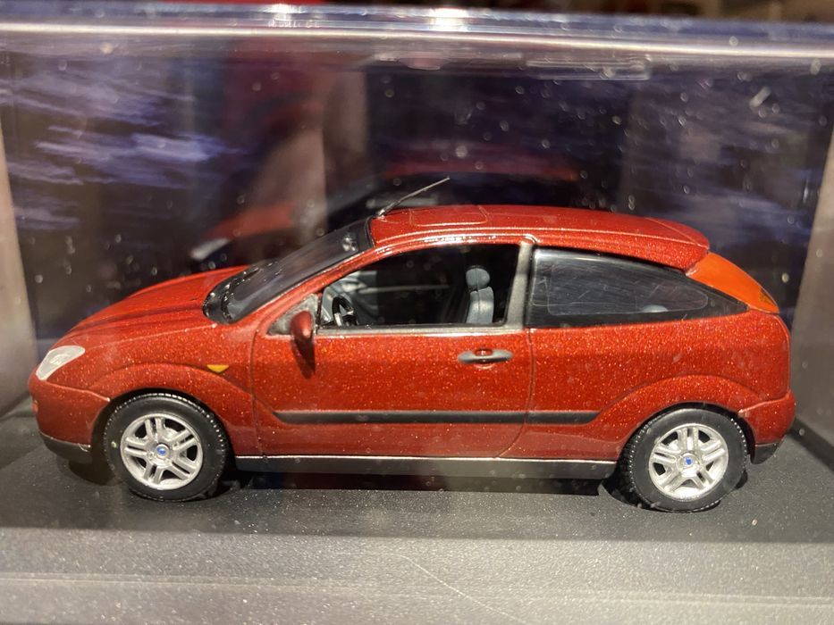 MINICHAMPS FORD FOCUS machetă auto scara 1:43 3 uși