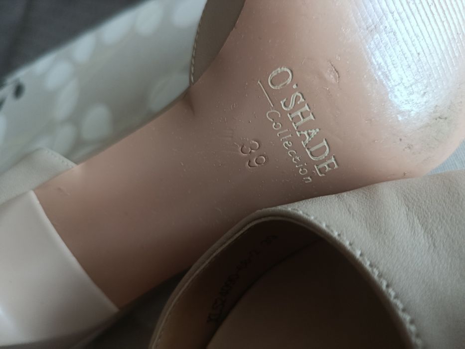 Продам женские туфли