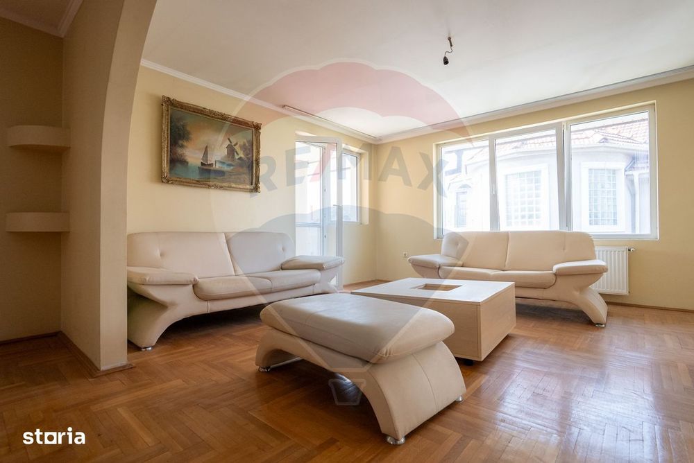 De vânzare Casă spațioasă cu teren 1.000 mp Beverly Hills, Sanmartin