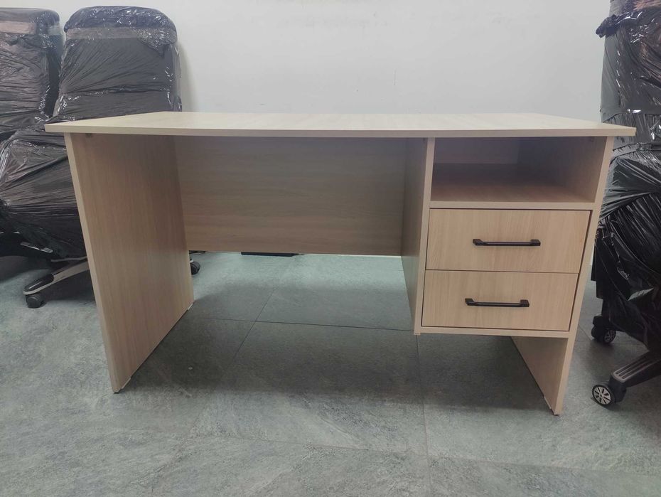 Стол офисный с ящиками.