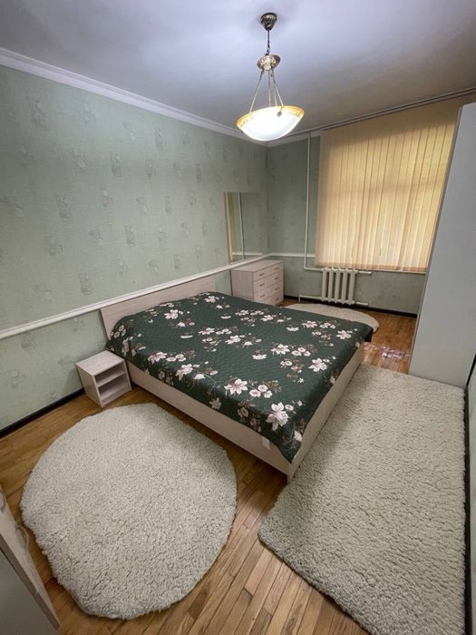 100кв.м. Продается 4-комнатная (переделанная в 3-х) квартира на ЦУМе.