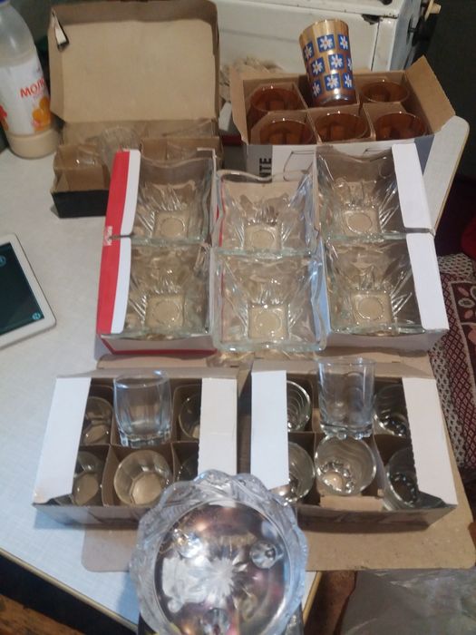 Продам столовую посуду..