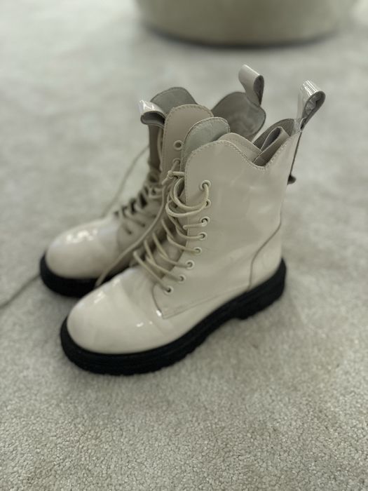 Cizme de piele lacuita albe marimea 37 de la Benvenuti