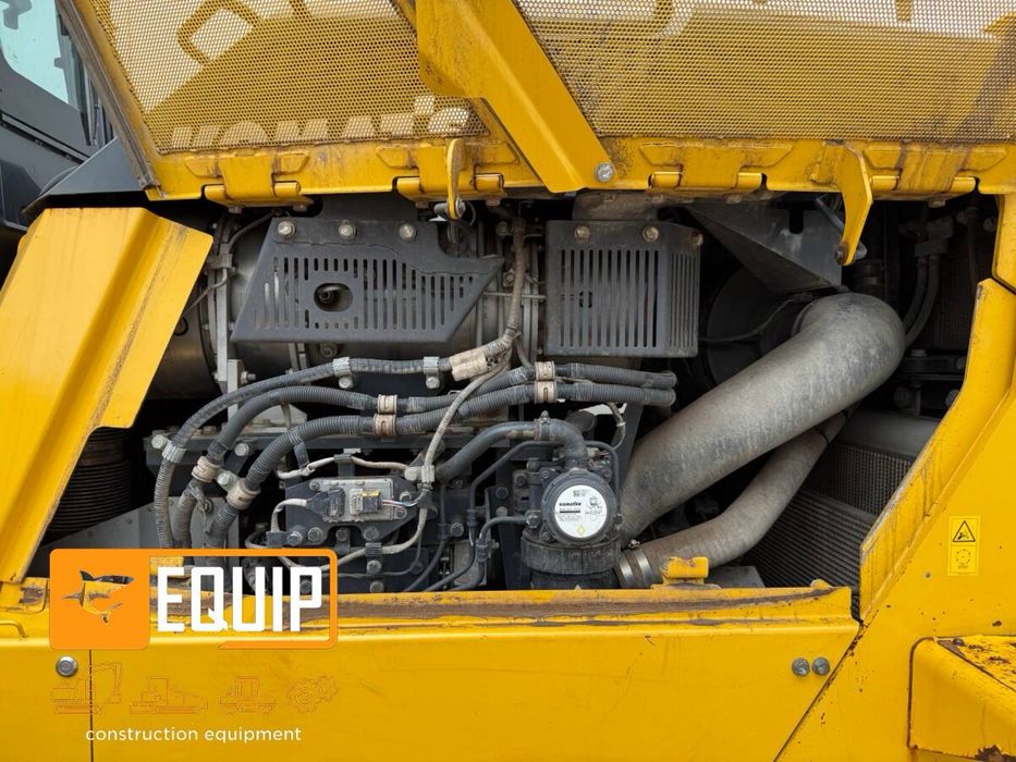 Komatsu D155AX-8 бульдозер