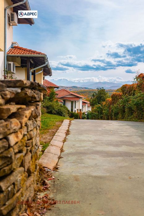 Къща в Ловеч, област-с.Гумощник площ 177 цена 177700